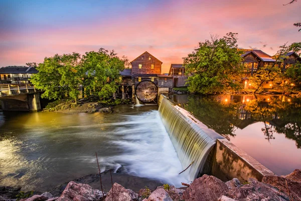 Güvercin Forge Tennessee TN eski Mill Sunrise.