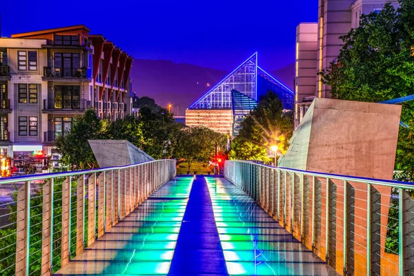 Pont en verre dans le centre-ville de Chattanooga Tennessee TN — Photo