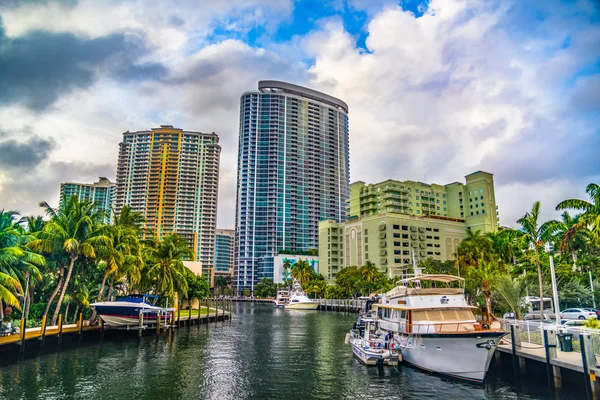 Downtown Fort Lauderdale, Flórida, EUA Skyline from Waterway — Fotografia de Stock