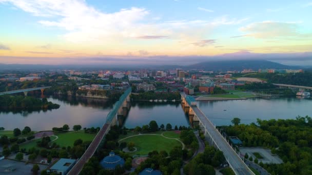 Drone antenn av Chattanooga Tennessee TN skyline — Stockvideo