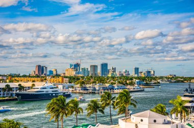 Fort Lauderdale Skyline ve Kıyı İçi Su Yolu