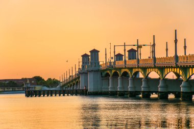 St. Augustine, Florida, Gün doğumunda Aslanlar Fl Köprüsü
