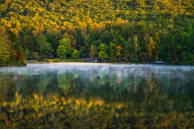 Greenvil yakınlarındaki Sunrise'da Table Rock State Park ve Pinnacle Gölü
