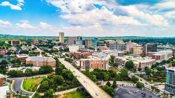 Flygvy över Downtown Greenville, South Carolina skyline — Stockfoto