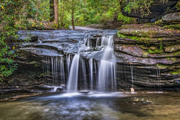 Carrick Creek Falls a táblázat rock State Park közelében Greenville Sou — Stock Fotó