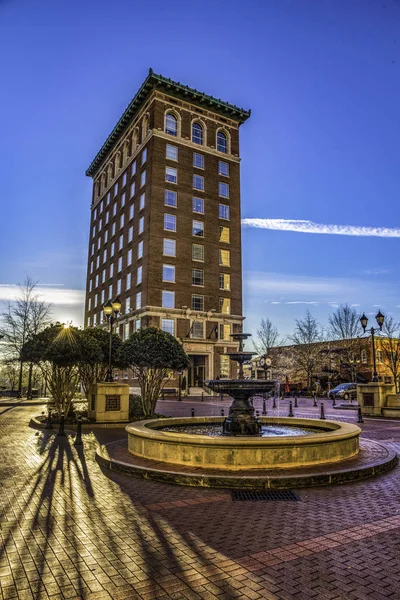 Stavovina budova převzatovaná z hotelu historického pointa v Downtu — Stock fotografie