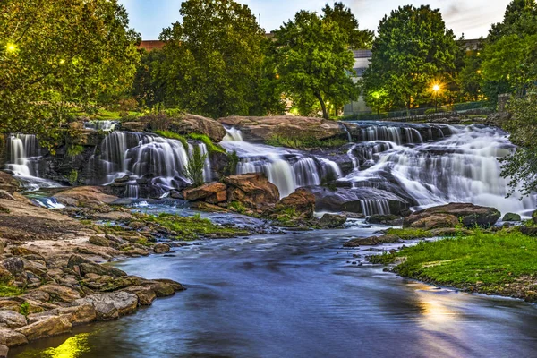 Downtown Greenville Güney Carolina Reedy Nehri Şelalesi — Stok fotoğraf