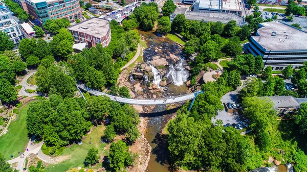 Falls Park en Liberty Bridge Aerial in het centrum van Greenville sout Stockafbeelding