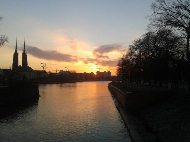 Sunset Odra nehri Ostrow Tumski Wroclaw Polonya 