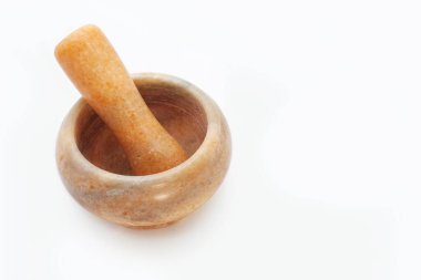 Beyaz arkaplanda havan topu ve tokmak