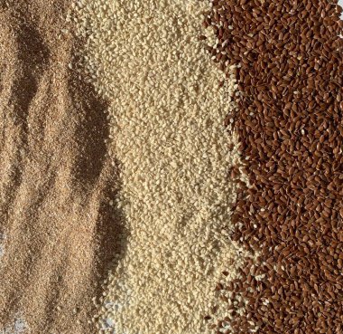 Sağlıklı gıda, buğday kepeği, beyaz susam, kahverengi keten tohumu.