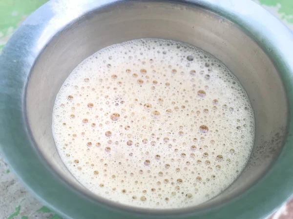 Thé Frais Matin Dans Verre Aluminium Est Une Boisson Énergétique — Photo