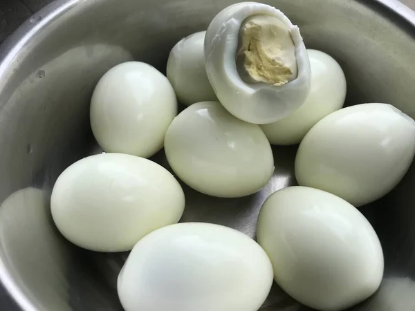 Oeufs Durs Mordus Dans Une Casserole Pour Beaucoup Gens Une — Photo