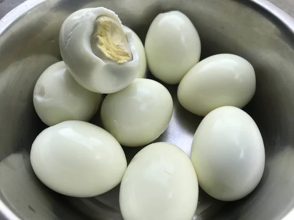 Oeufs Durs Mordus Dans Une Casserole Pour Beaucoup Gens Une — Photo