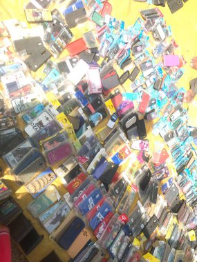 Hindistan 'da platformda satılık elektronik mobil cihazlar