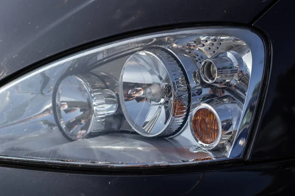 Right front headlight of the car. Headlights — Stock Photo, Image