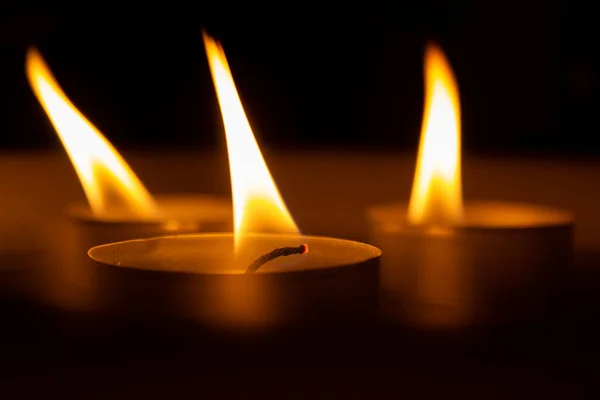 Tres Velas Oscuridad Cerca — Foto de Stock