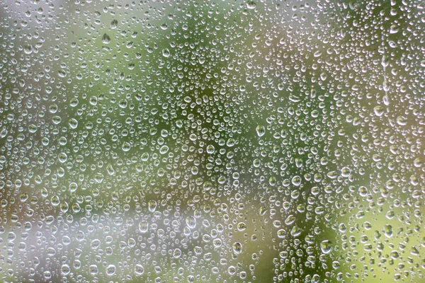 Zbliżyć Przezroczyste Krople Wody Szklaną Powierzchnię Okna Deszcz — Zdjęcie stockowe