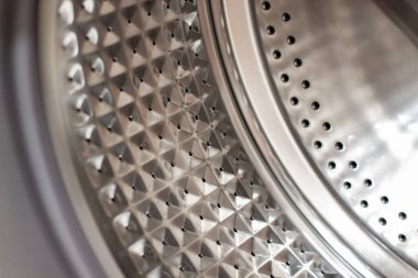 Çamaşır makinesi fıçısı kuru ve temiz yakın çekim. Kurutma makinesi davulun içinde..