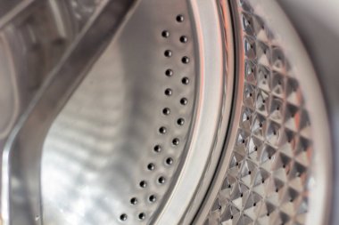 Çamaşır makinesi fıçısı kuru ve temiz yakın çekim. Kurutma makinesi davulun içinde..