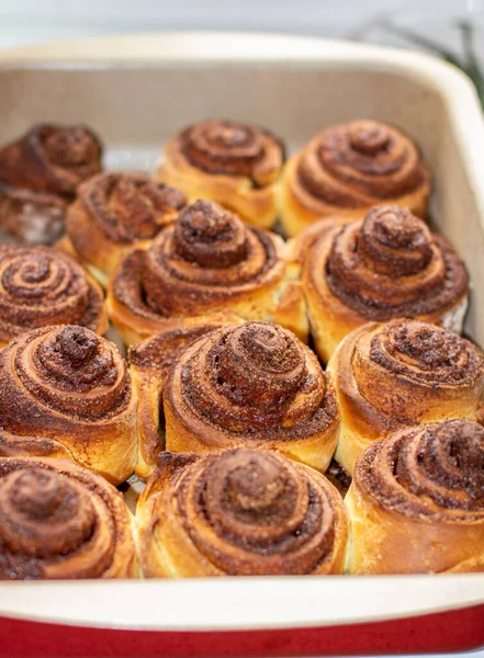 Delicious Cinnamon Rolls Baking Sheet Oven Cook Buns Home Oven — Stock Photo, Image