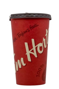 Montreal, Quebec, Kanada-18 Ağustos 2018: Tim Hortons kahve bardakları büyük değişiklik yapıyoruz