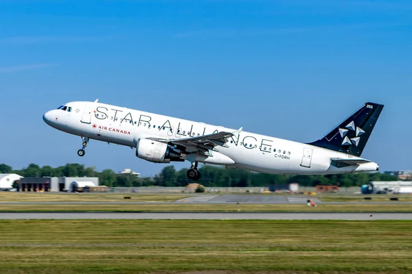 Montreal Quebec Canada July 2017 Airbus A320 Air Canada Star — Stock Photo, Image