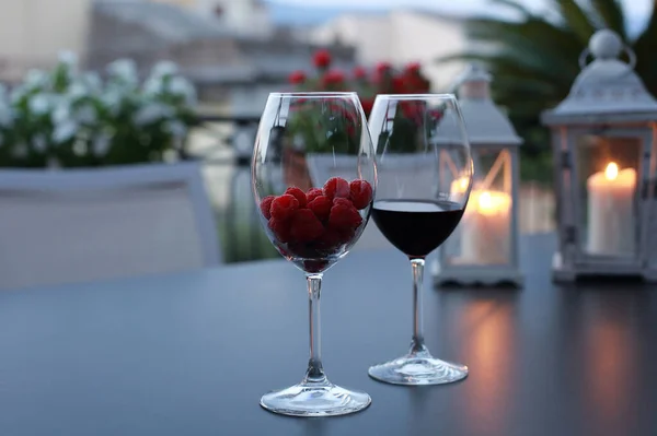 Two Glasses Wine Table Romantic Sunset — Stock Photo, Image