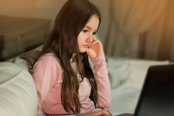 Teenage Using Laptop Doing Homework School — Stock Photo, Image