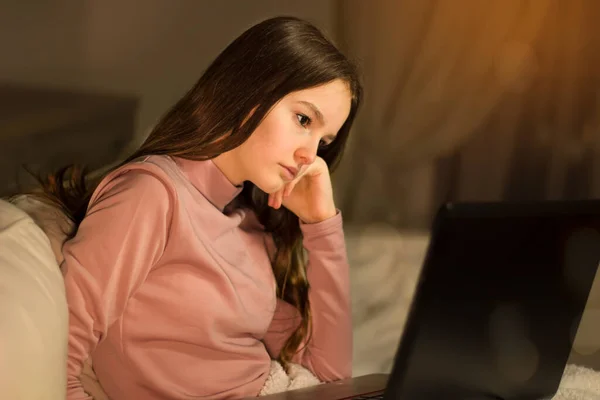 Ragazza Adolescente Che Compiti Scuola — Foto Stock