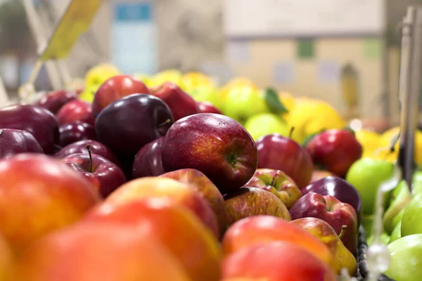 Świeże Jabłka Supermarkecie Pojęcie Zdrowej Żywności Bio Wegetariańskie Dieta — Zdjęcie stockowe