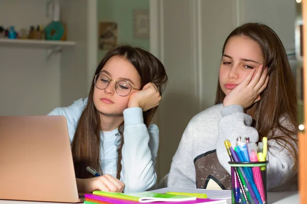 Two Girls Homework Help Laptop Too Much Information Can Bring — Stock Photo, Image