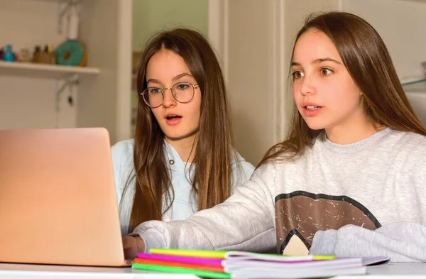Two Teen Girls Homework Help Laptop Concept Communication Navigation Internet — Stock Photo, Image