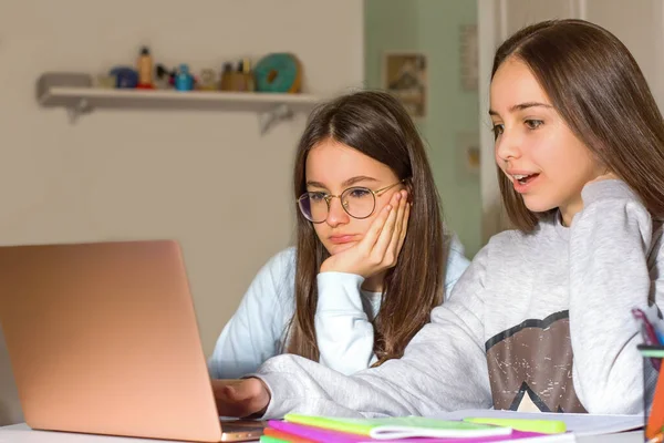 Two Teen Girls Homework Help Laptop Concept Communication Navigation Internet — Stock Photo, Image