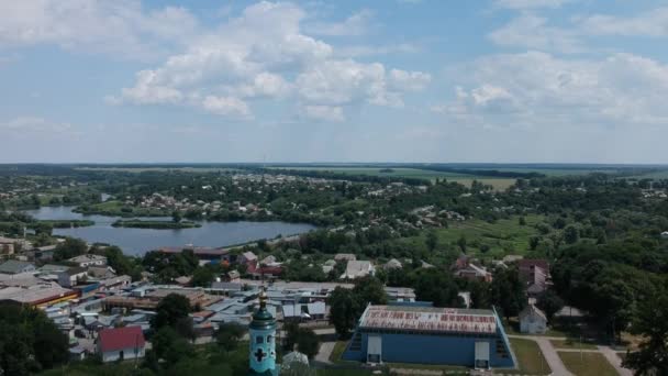 Iglesia Pueblo Con Vistas Lago — Vídeos de Stock