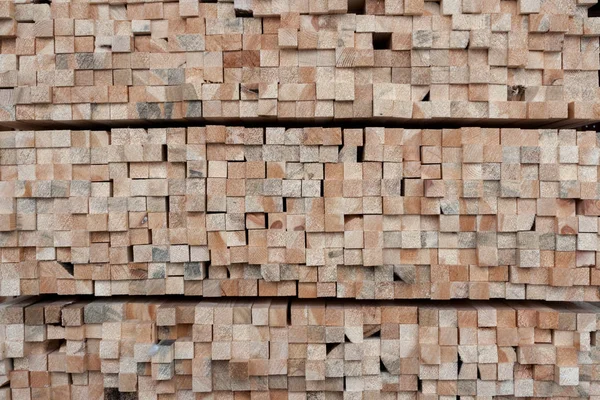 Πολλά άκρα του Τετραγωνικού τμήματος ξύλινα πεύκα μπάρες. — Φωτογραφία Αρχείου