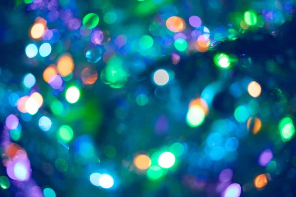 Weihnachten oder Neujahr defokussiert Bokeh Hintergrund in lila-blau-grün Farbe. — Stockfoto