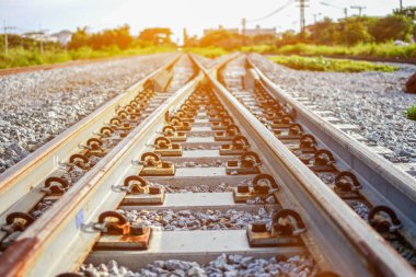 Akşam tren, güzel ışık