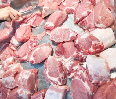 Kırmızı domuz piyasada satılan