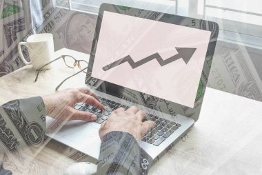 Bilgisayar ile Genç işadamı Dolar finans