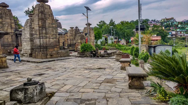 Hindistan 'da taş inşa antik Shiva Tapınağı