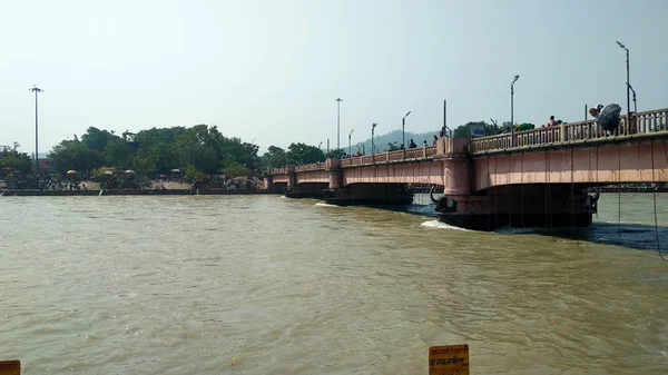 Pont construit à travers la rivière Ganges à Haridwar — Photo