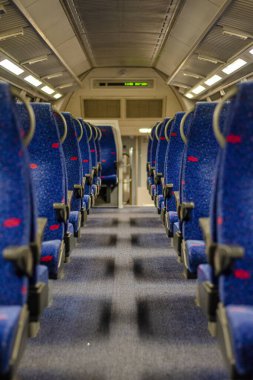 Coronavirus salgını sırasında boş bir tren vagonu.