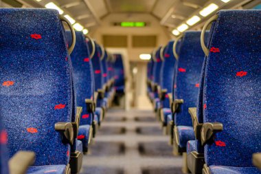 Coronavirus salgını sırasında boş bir tren vagonu.