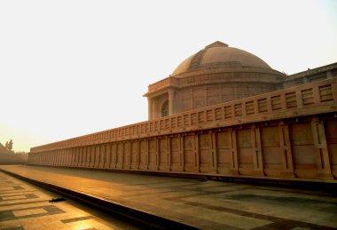 Kızıl Taş Işçisi Anıtı