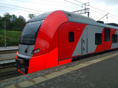 Yüksek hızlı elektrikli tren 