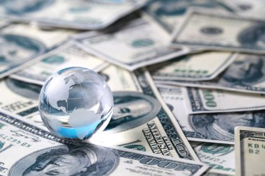 Dünya banka notlarında (yaratıcı konsept)