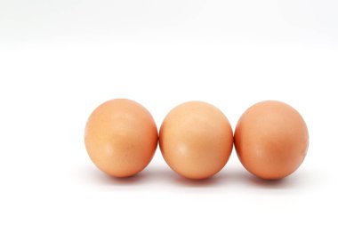 izole ve beyaz artalan üzerinde yumurta