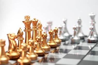 Yarışma, başarı ve liderlik konsepti için satranç iş fikri