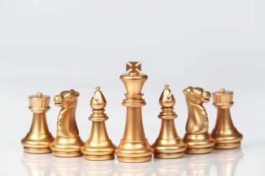 Yarışma, başarı ve liderlik konsepti için satranç iş fikri